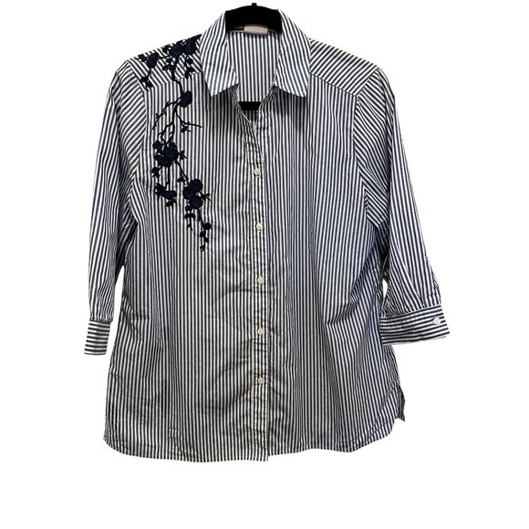 🍒 2/$20 Navy Blue & White Striped Button-Down Blouse, Embroidered Flowers sz M - Picture 1 of 8